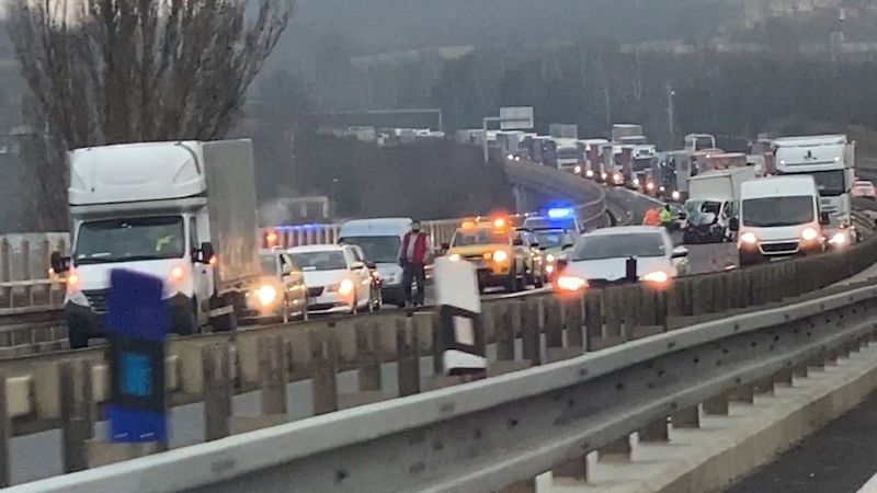 Hromadná nehoda u Berouna zastavila D5 směrem na Plzeň